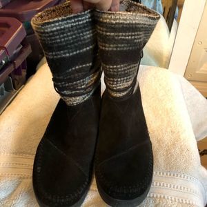 Toms winter boots size 7